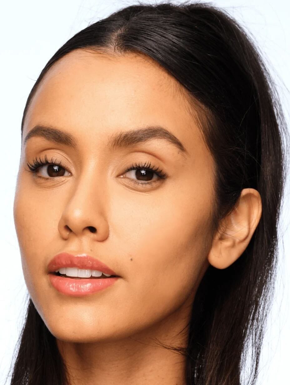 Go To Glossy Balm - Favorite Child - Sheer Shimmer - Model Image