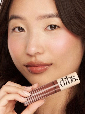 Go To Glossy Balm - 1987 - Neutral Cocoa Shimmer Model Image