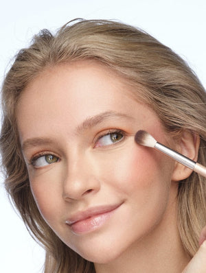 The Palm Palette - Peaches In Hand - Model Image