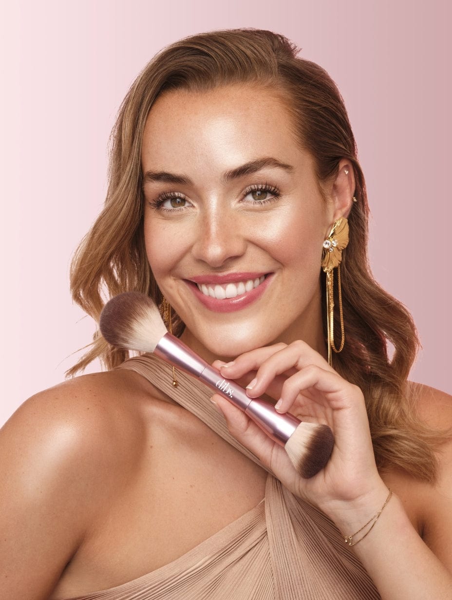 Duo Brush Face Pink Edt - Model Image
