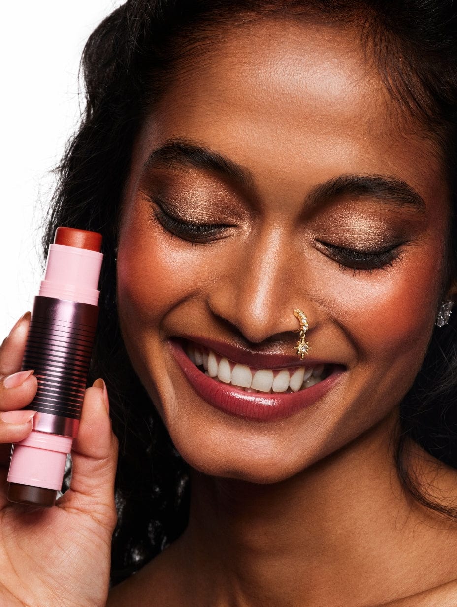 GlowTour Duo - Cosmic Currant - Model Image